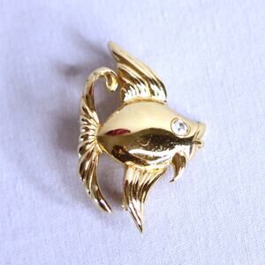 💎Gold Tone Angel Fish Brooch Clear Rhinestone Eye